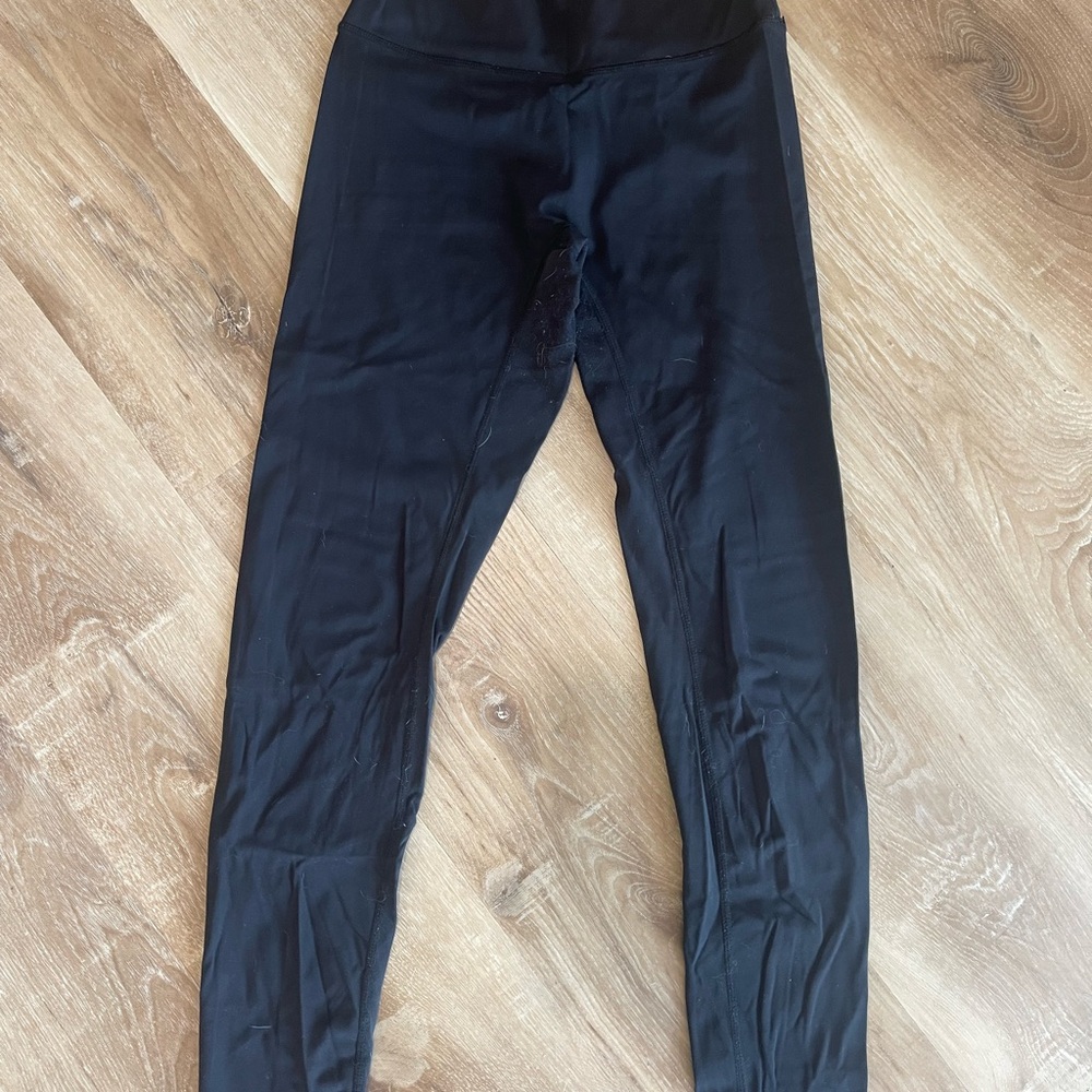 NVGTN Black Leggings Sleek Form-Fitting Design